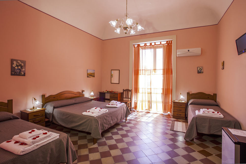 Couette-café Siciliaetnamare 3*